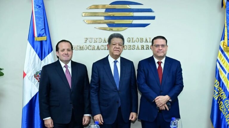 Gobierno se reúne con Leonel Fernández en busca de consenso nacional ante efectos de la crisis global
