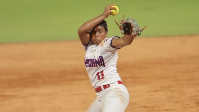 República Dominicana debuta con contundente victoria sobre Venezuela en el sóftbol femenino de Santo Domingo 2026