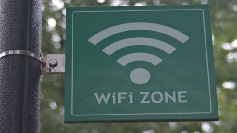 Expertos alertan sobre los riesgos de usar redes Wi-Fi públicas sin protección