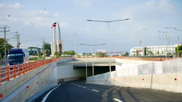 Ciudadanos destacan mejoría en el tránsito tras inauguración del túnel de la Plaza de la Bandera