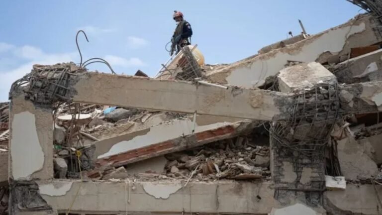 Venezuela supera los 5,000 fallecidos tres semanas después del doble terremoto; continúan las labores de rescate y reconstrucción