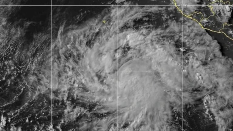 Tormenta tropical Elida se fortalece en el Pacífico, pero continúa sin representar riesgo para zonas pobladas
