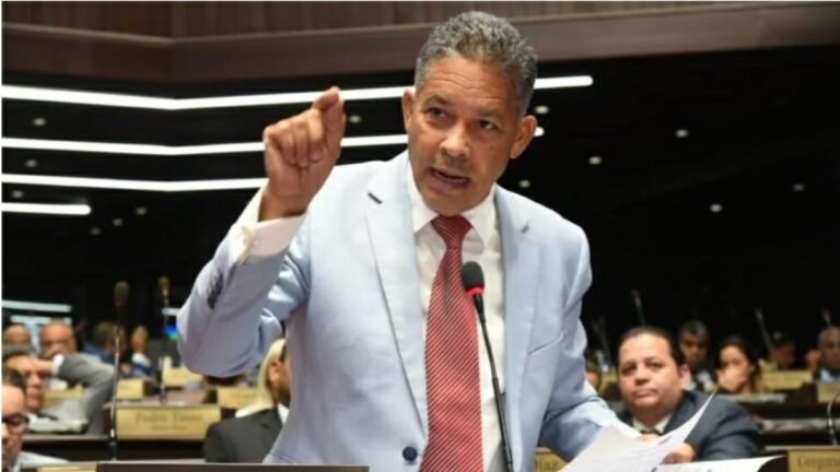 Diputado Eugenio Cedeño abandona comisión del Código Penal en protesta por metodología de trabajo