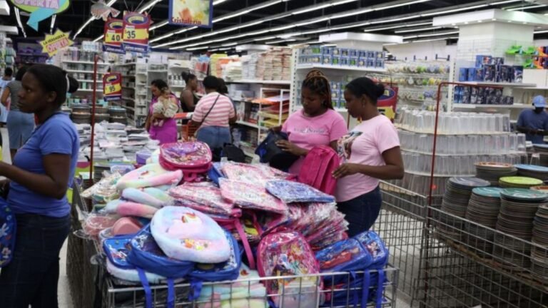 Inicia la temporada de compras escolares entre ofertas y preocupación por el alza de los precios