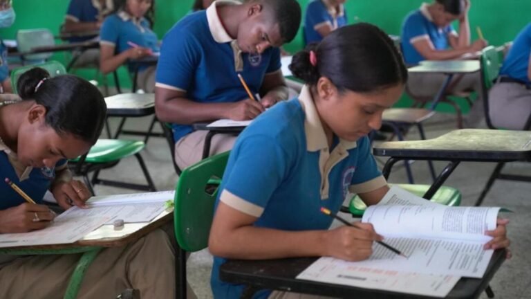 Educación garantiza maestros para el nuevo año escolar mientras la ADP advierte sobre déficit de aulas